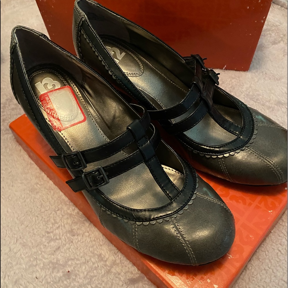 Grey and black R2 2”heels